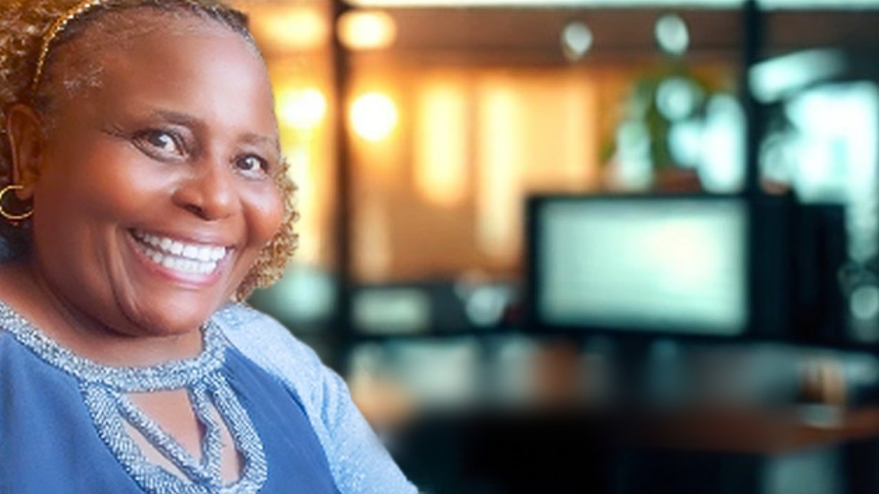 Coach Zar at her desk, ready to facilitate a live online AI training session